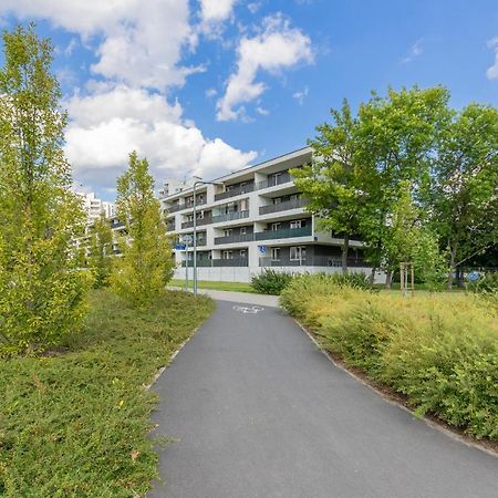 Metro Targowek Spacious Apartment With Parking By Noclegi Renters Warsawa Bagian luar foto