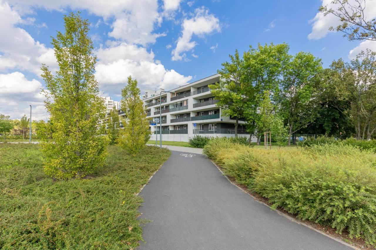 Metro Targowek Spacious Apartment With Parking By Noclegi Renters Warsawa Bagian luar foto