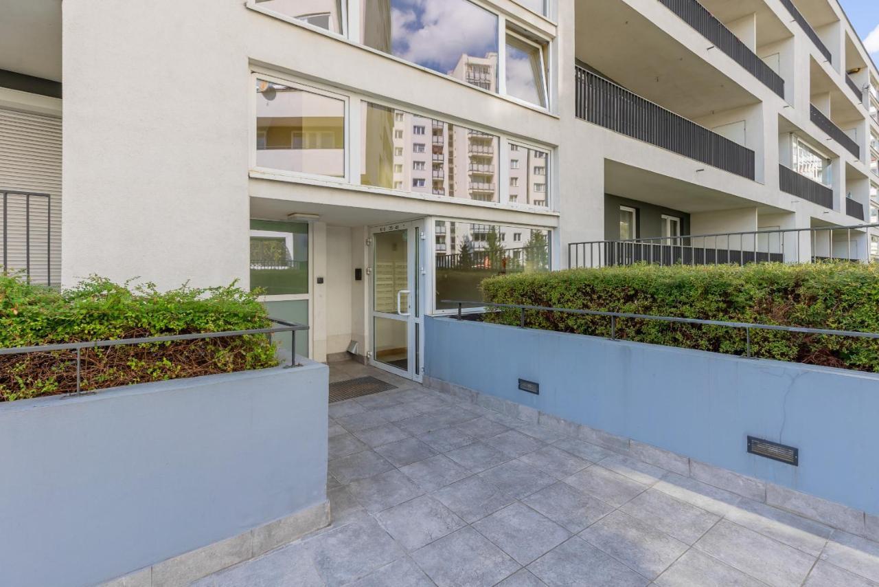 Metro Targowek Spacious Apartment With Parking By Noclegi Renters Warsawa Bagian luar foto