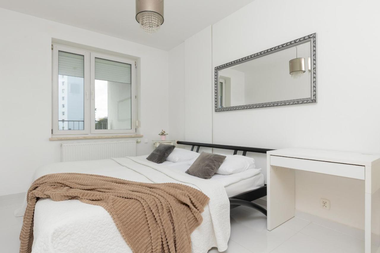 Metro Targowek Spacious Apartment With Parking By Noclegi Renters Warsawa Bagian luar foto