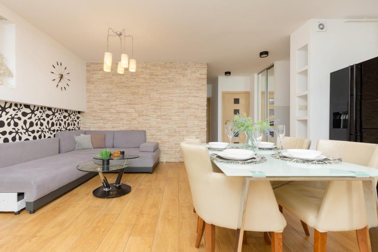 Metro Targowek Spacious Apartment With Parking By Noclegi Renters Warsawa Bagian luar foto