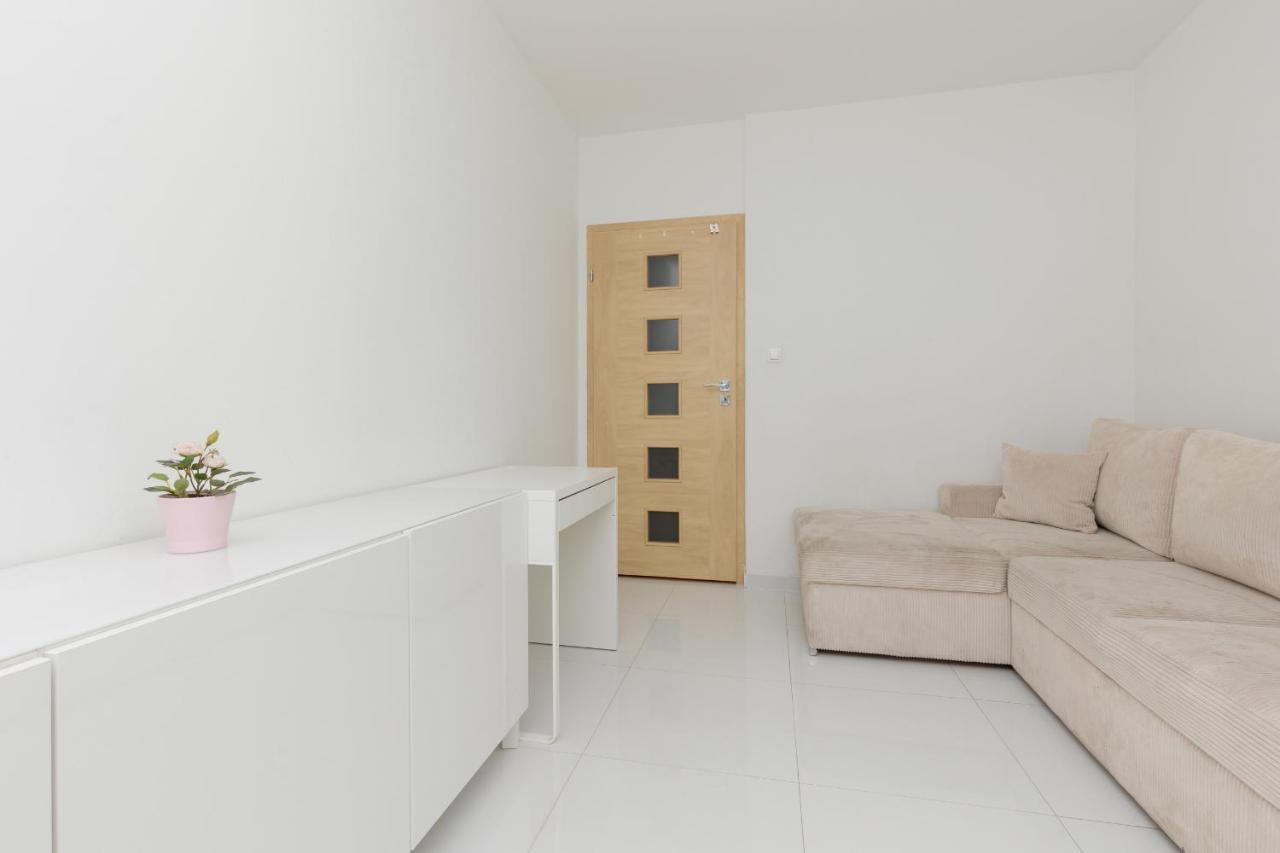 Metro Targowek Spacious Apartment With Parking By Noclegi Renters Warsawa Bagian luar foto