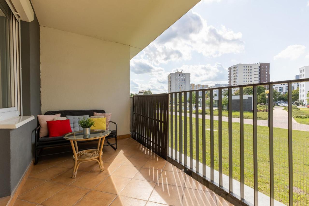 Metro Targowek Spacious Apartment With Parking By Noclegi Renters Warsawa Bagian luar foto
