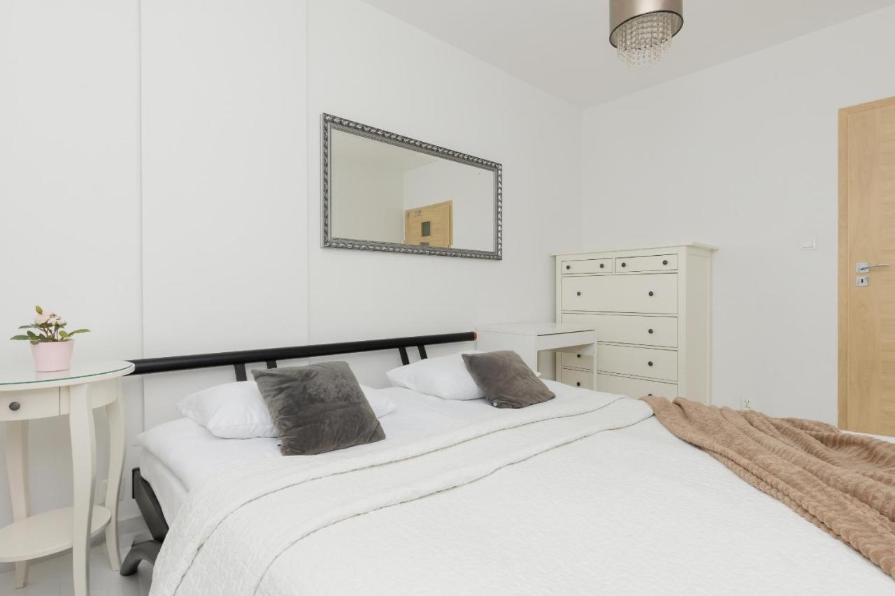 Metro Targowek Spacious Apartment With Parking By Noclegi Renters Warsawa Bagian luar foto